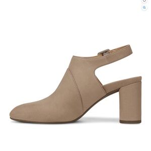 NWT Vionic Roseville  Tan Women's‎ Heels size 10